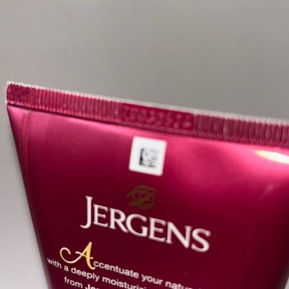 Jergens Melanin Glow Illuminating Moisturizer w/Gold Luminizers 7oz - Picture 3 of 3